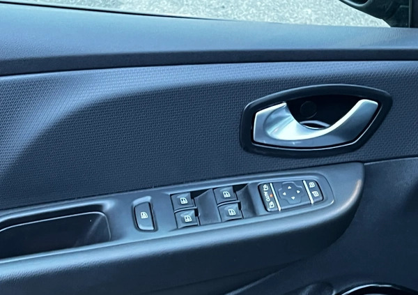 Renault Clio cena 45000 przebieg: 65000, rok produkcji 2019 z Wrocław małe 106